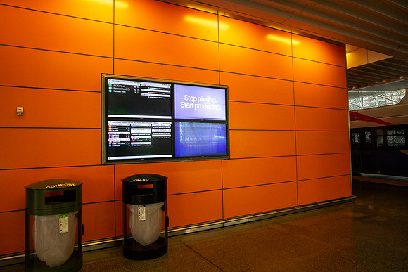 Wall Display Lower screen next to Bay 34 is bad-1