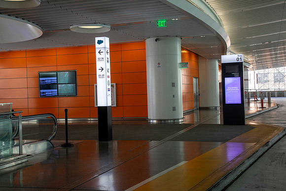 Wall Display next to Bay 01 Screens not working-1