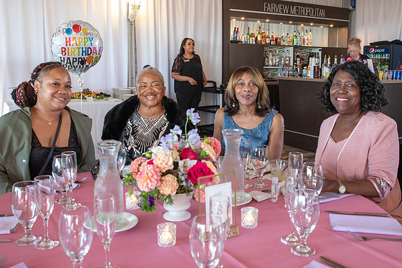 052 - Marylon's 70th